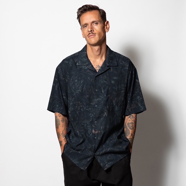 BLESS UP NOCTURNAL S/S WOVEN - COMFORT FIT / Shirts / ROARK [ ロアーク ]  日本公式サイト